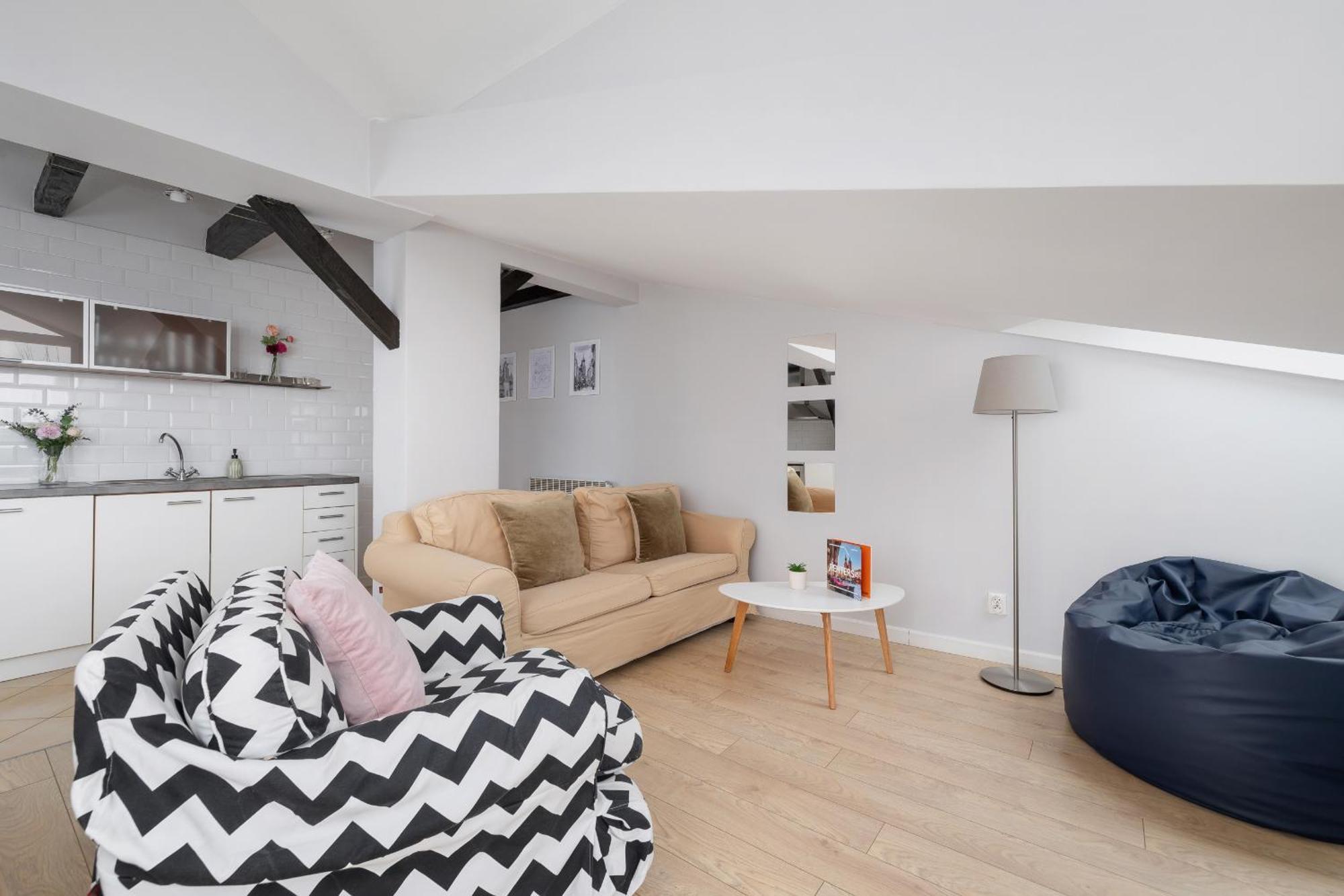 Apartment With 2 Bedrooms And Desks In The Center Of Cracow By Renters Krakow