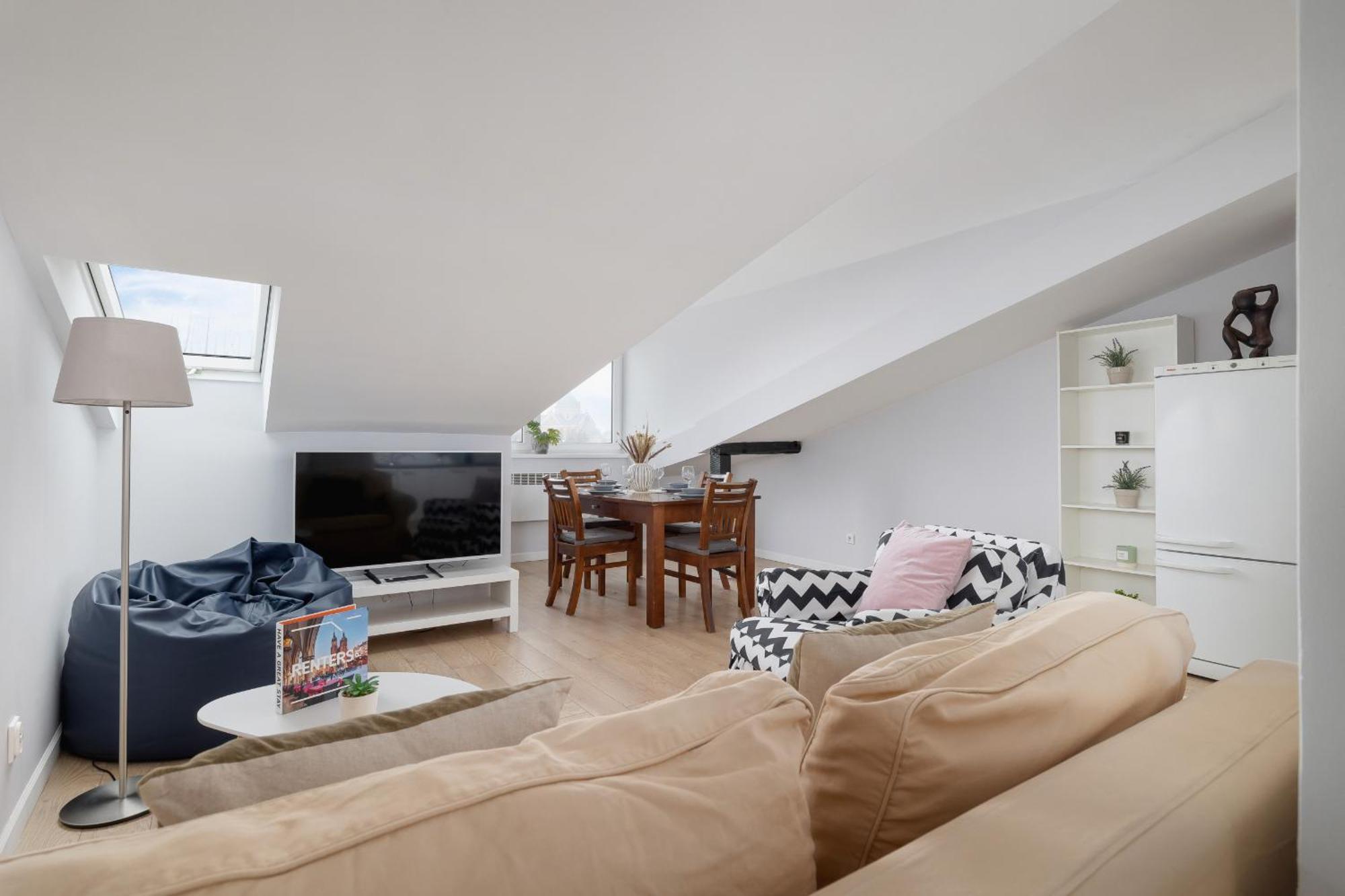 With 2 Bedrooms And Desks In The Center Of Cracow By Renters Apartment *