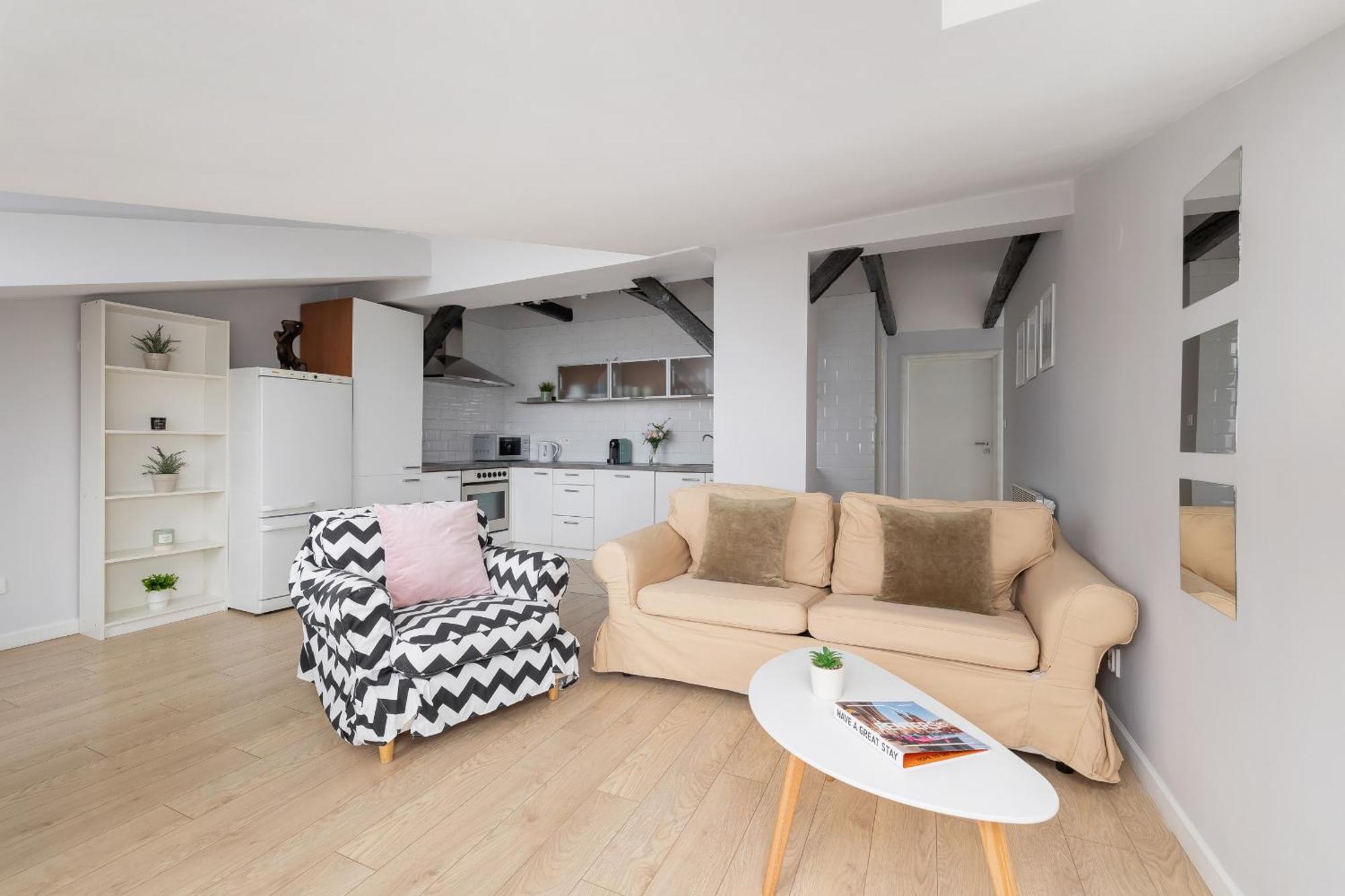 With 2 Bedrooms And Desks In The Center Of Cracow By Renters Apartment *