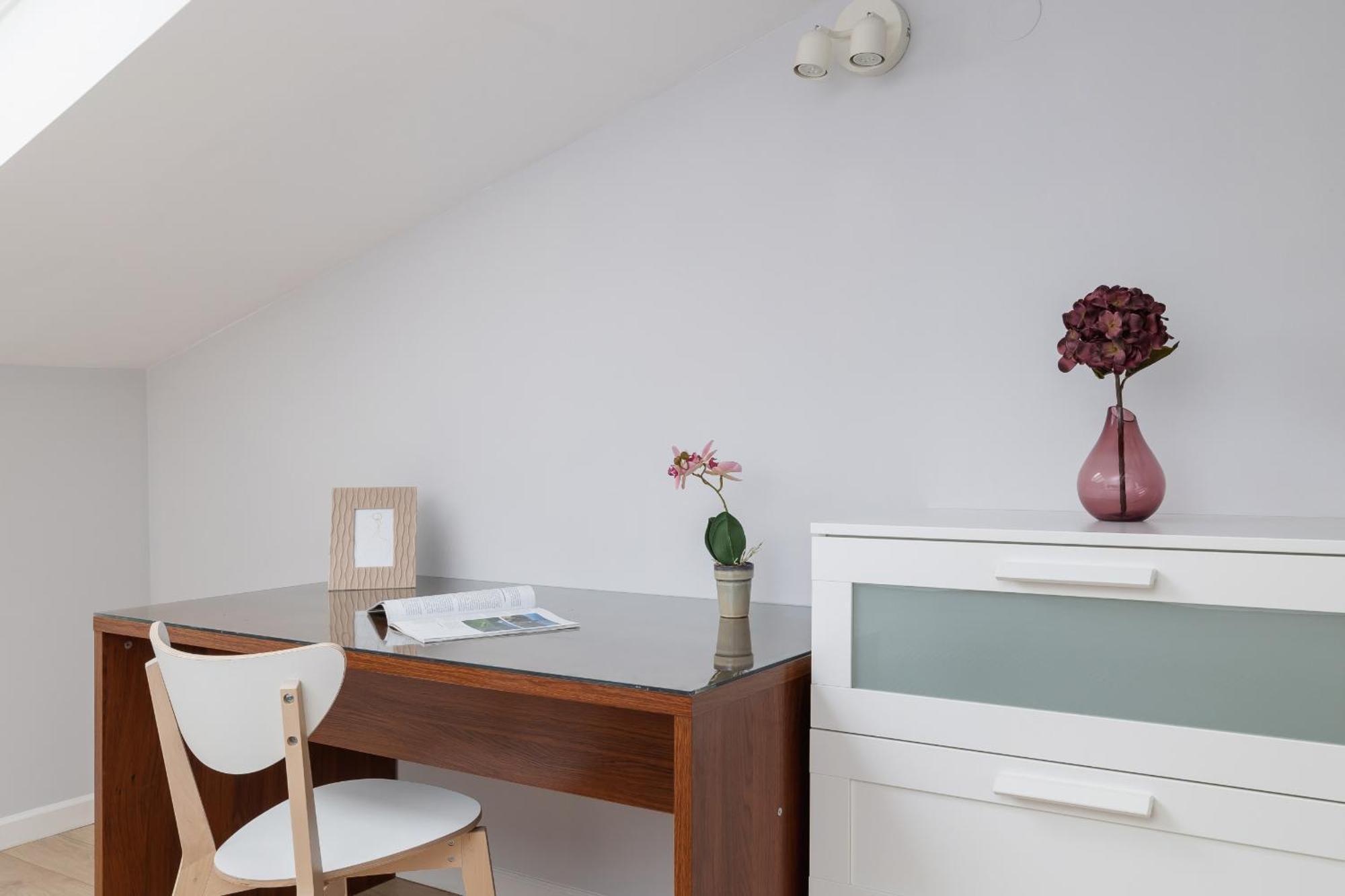With 2 Bedrooms And Desks In The Center Of Cracow By Renters Apartment *