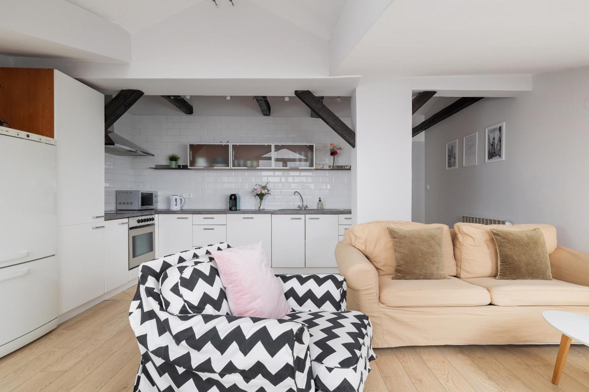 With 2 Bedrooms And Desks In The Center Of Cracow By Renters Apartment Krakow