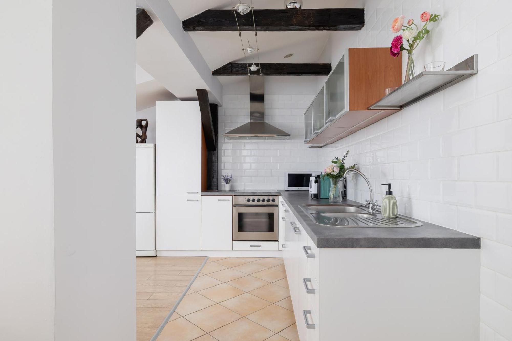 Apartment With 2 Bedrooms And Desks In The Center Of Cracow By Renters