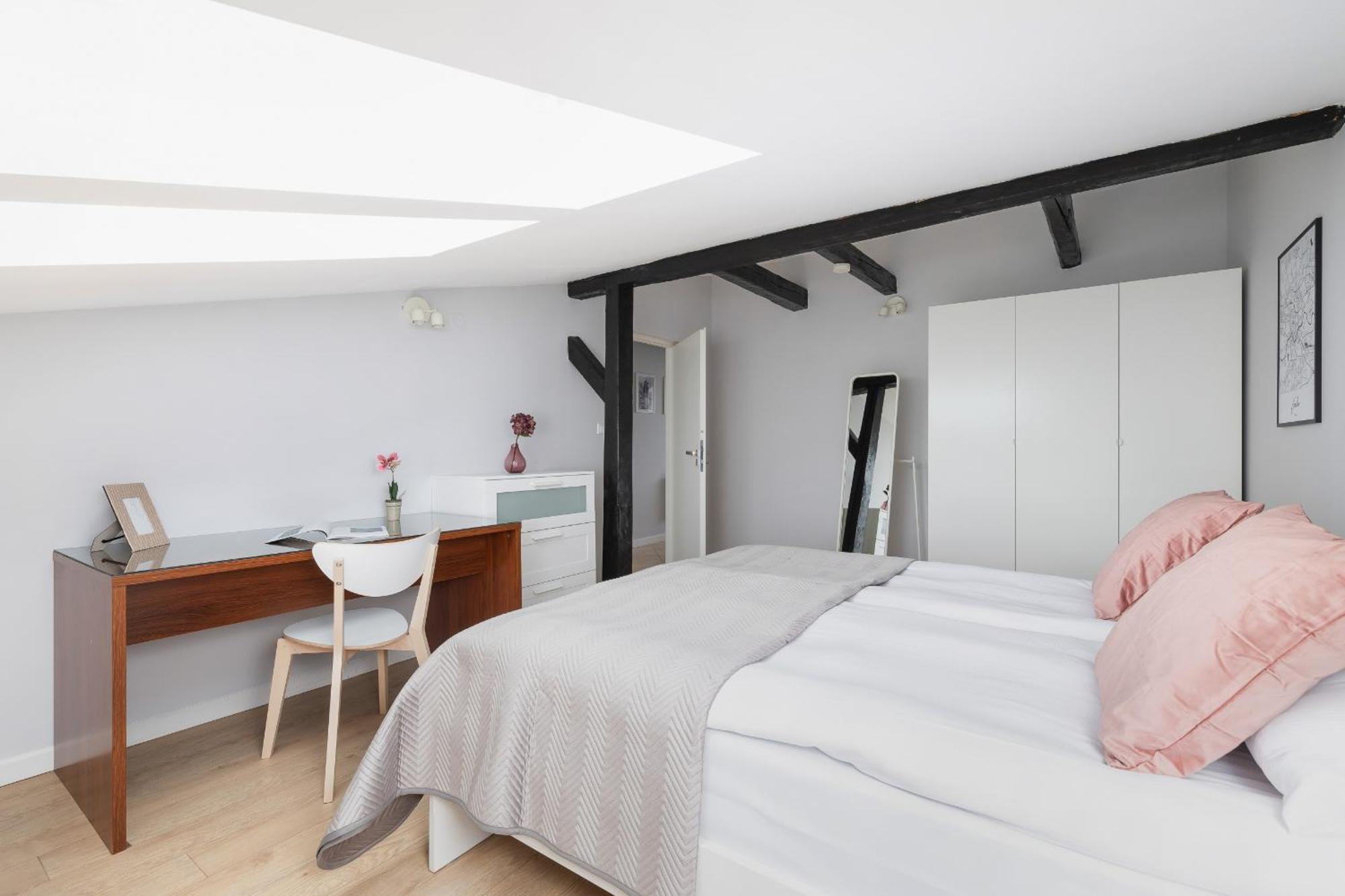 With 2 Bedrooms And Desks In The Center Of Cracow By Renters * Краків